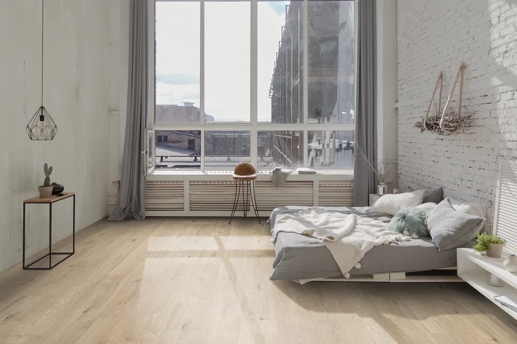Laminat CHARM 4V ROCHESTER, eikefarget, vannavstøtende i 48 timer, 1285 x 192 x 8 mm, 33/AC5 m2 190kr